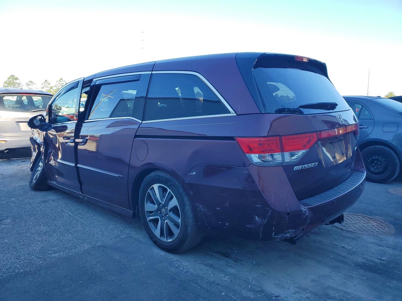 2016 HONDA ODYSSEY TOURING photo 2