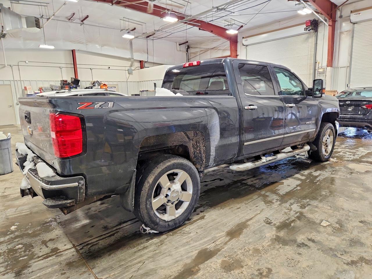 2018 CHEVROLET SILVERADO K2500 HEAVY DUTY LTZ photo 3