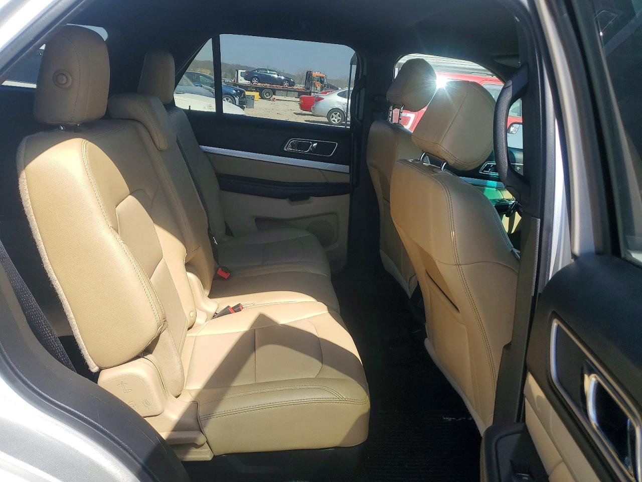 2016 FORD EXPLORER XLT photo 21