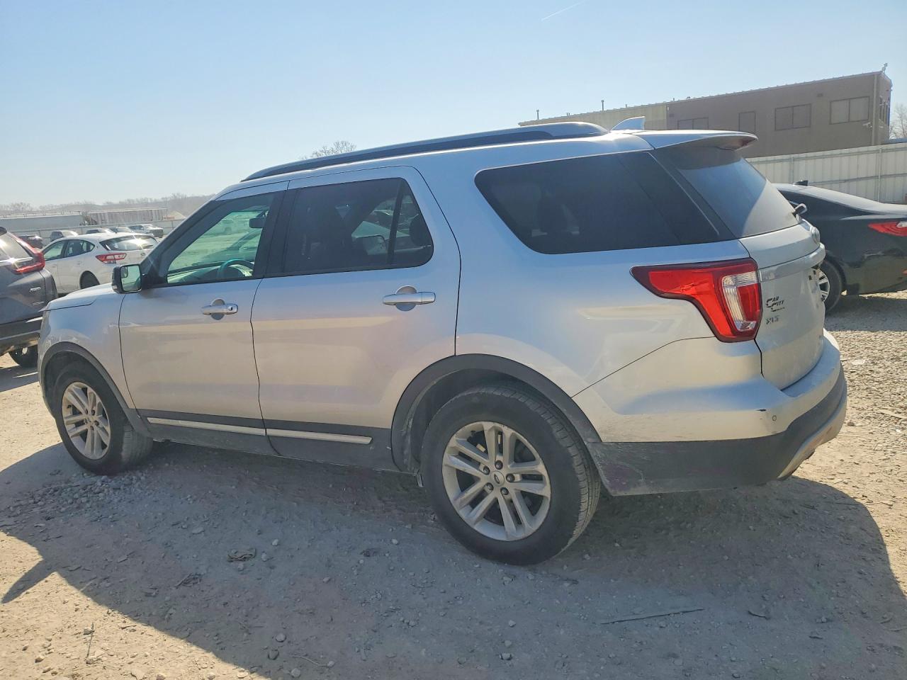 2016 FORD EXPLORER XLT photo 3
