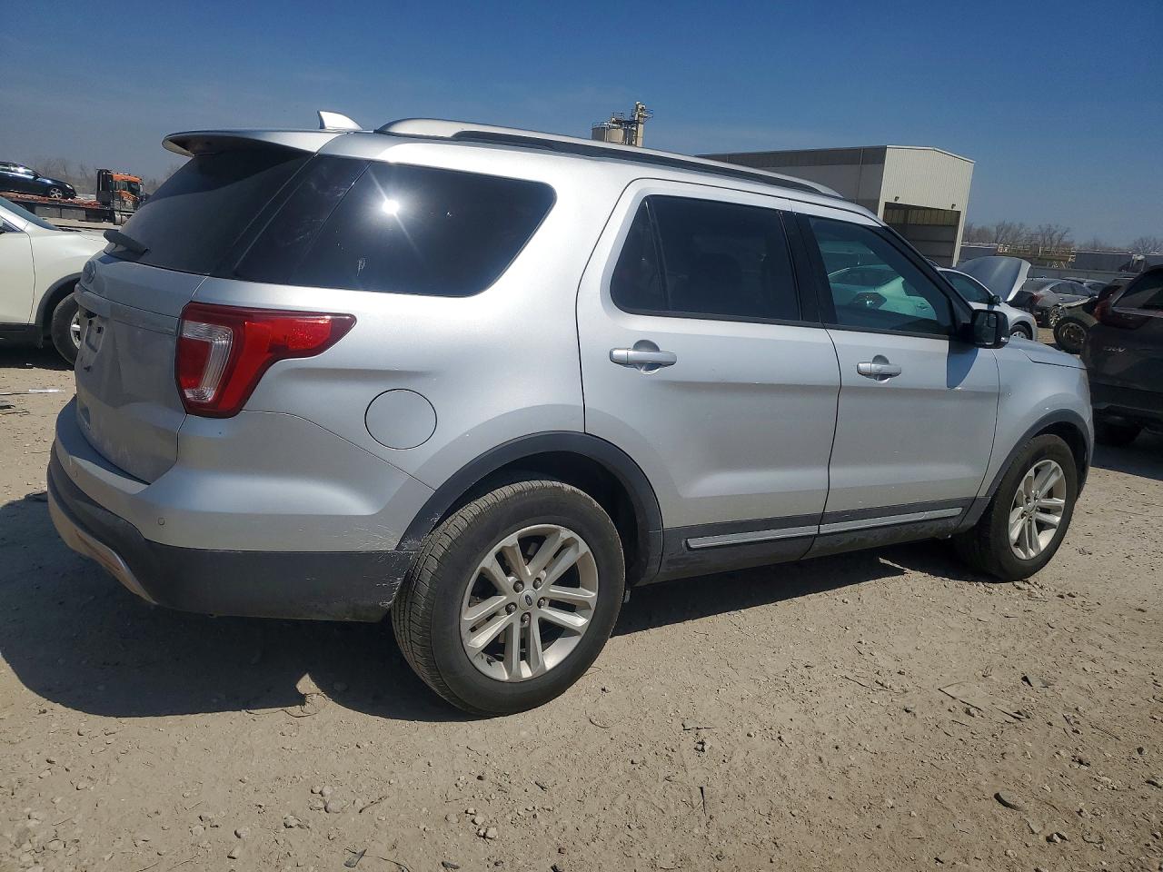 2016 FORD EXPLORER XLT photo 5