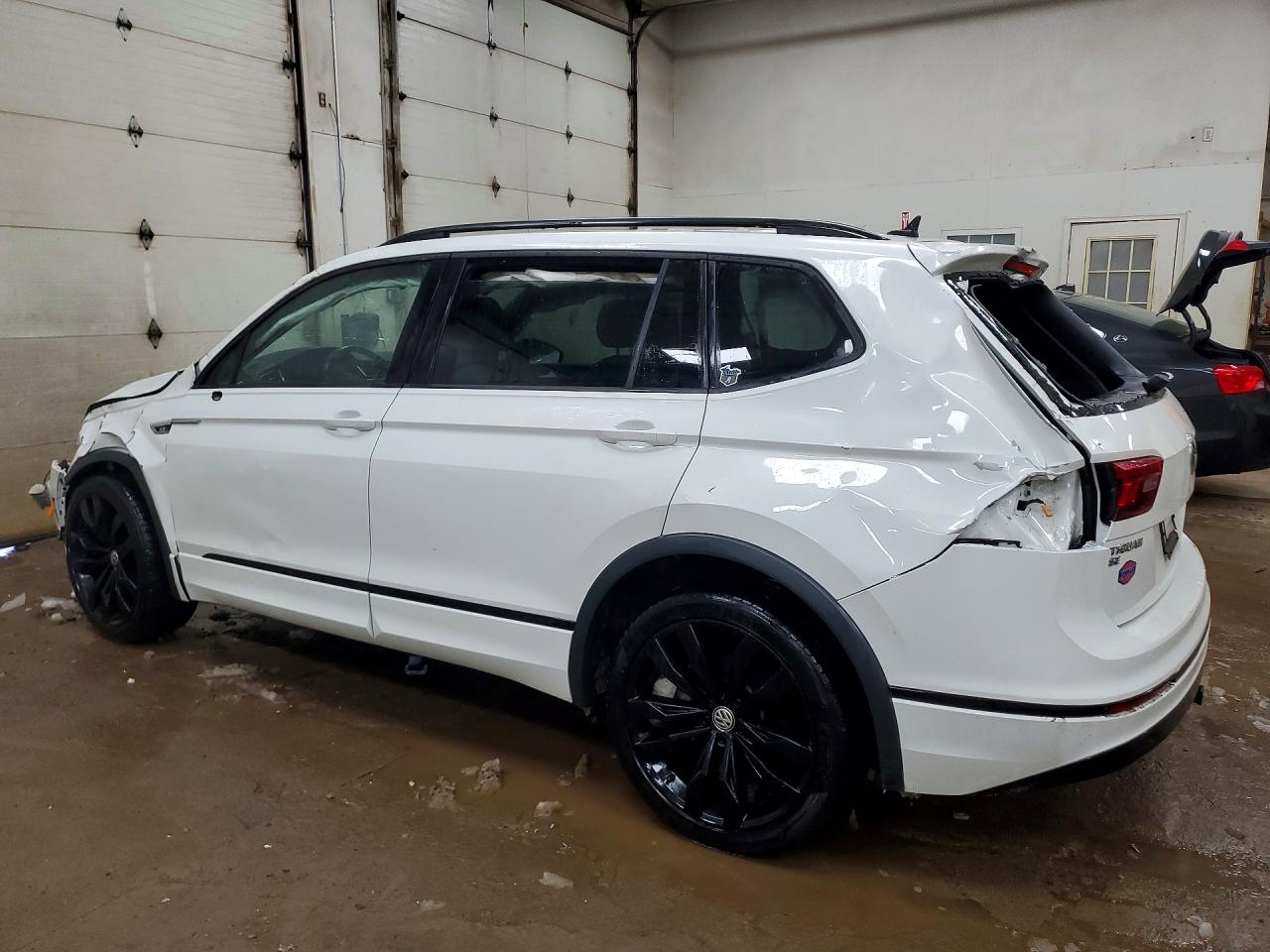 2020 VOLKSWAGEN TIGUAN SE photo 2