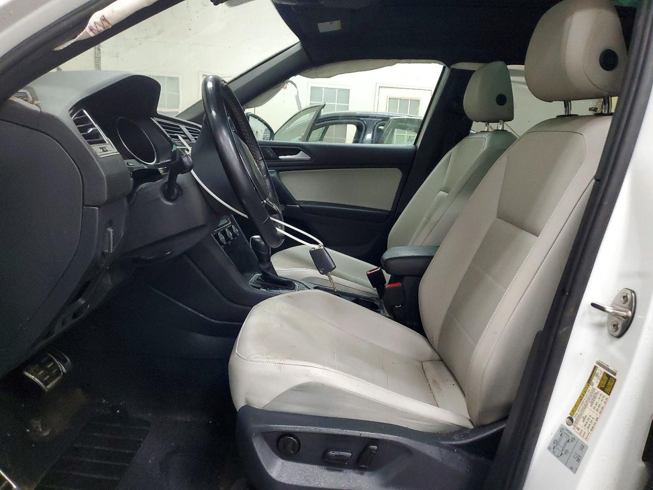 2020 VOLKSWAGEN TIGUAN SE photo 7