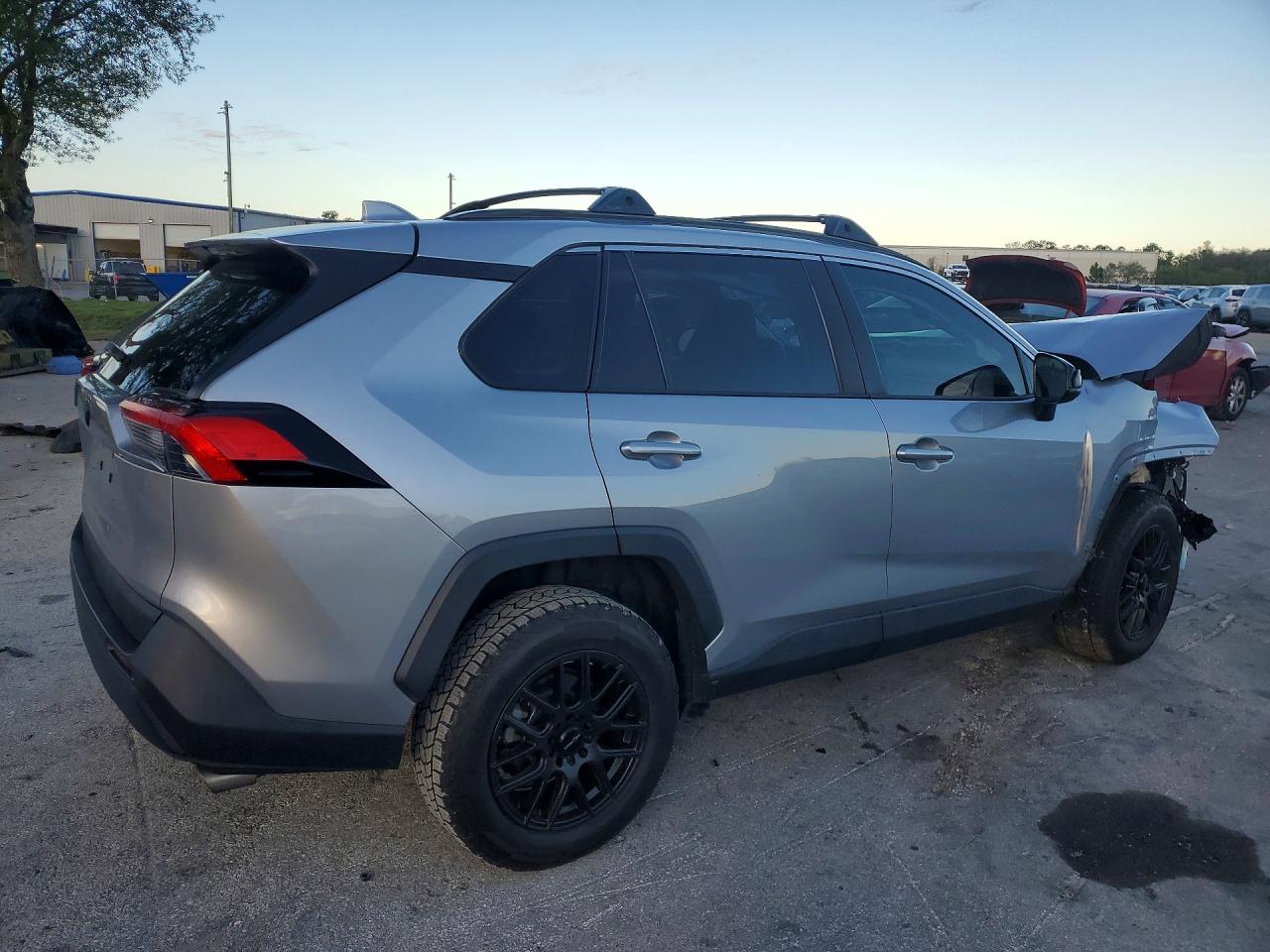 2021 TOYOTA RAV4 LE photo 3