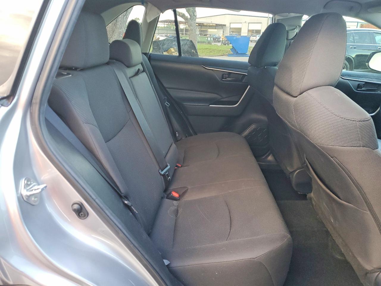 2021 TOYOTA RAV4 LE photo 11