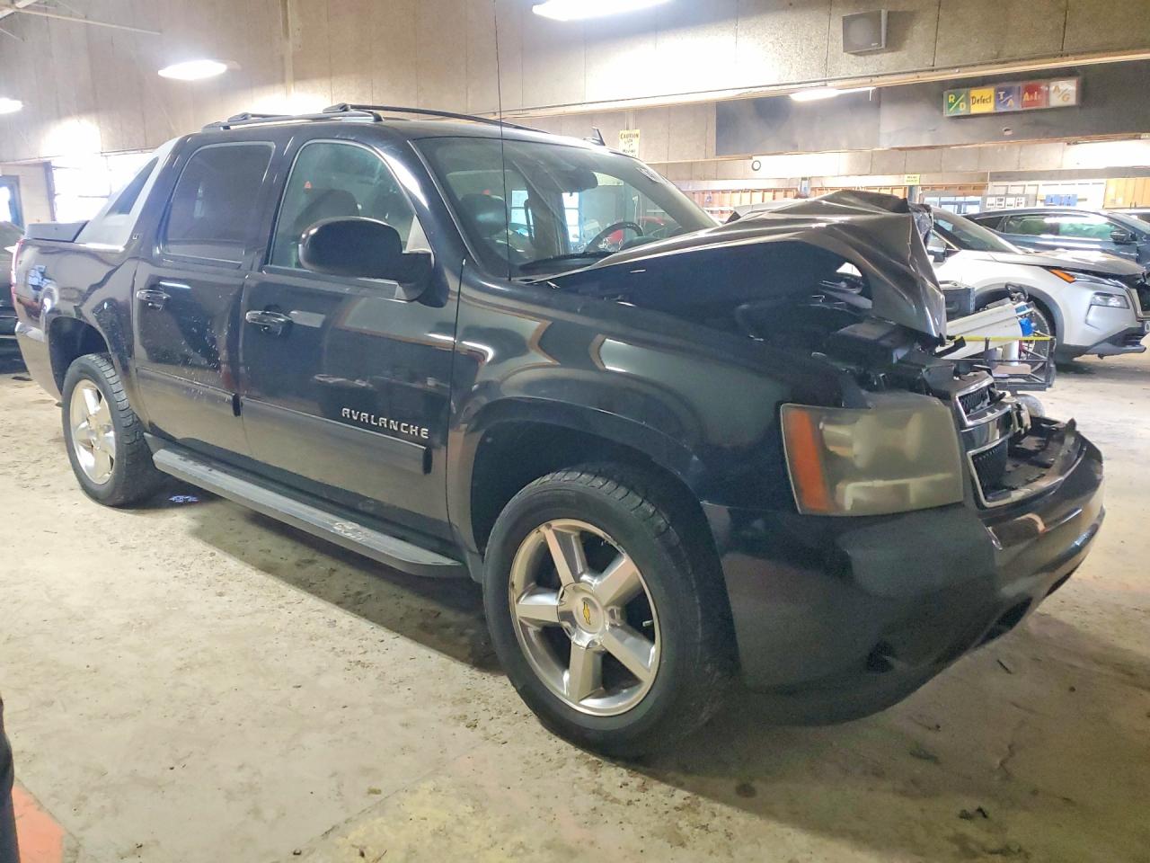 2011 CHEVROLET AVALANCHE LT photo 4