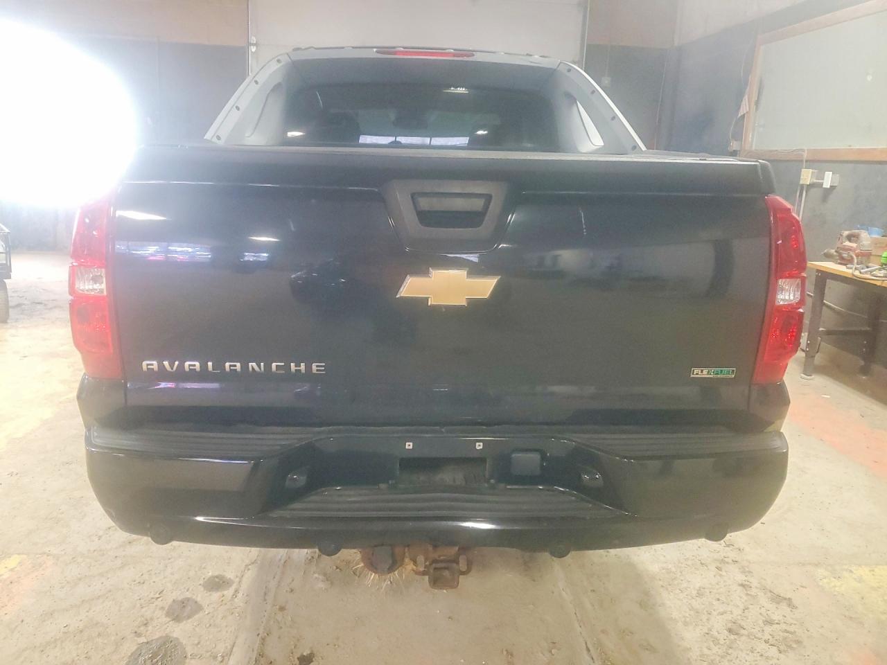 2011 CHEVROLET AVALANCHE LT photo 6