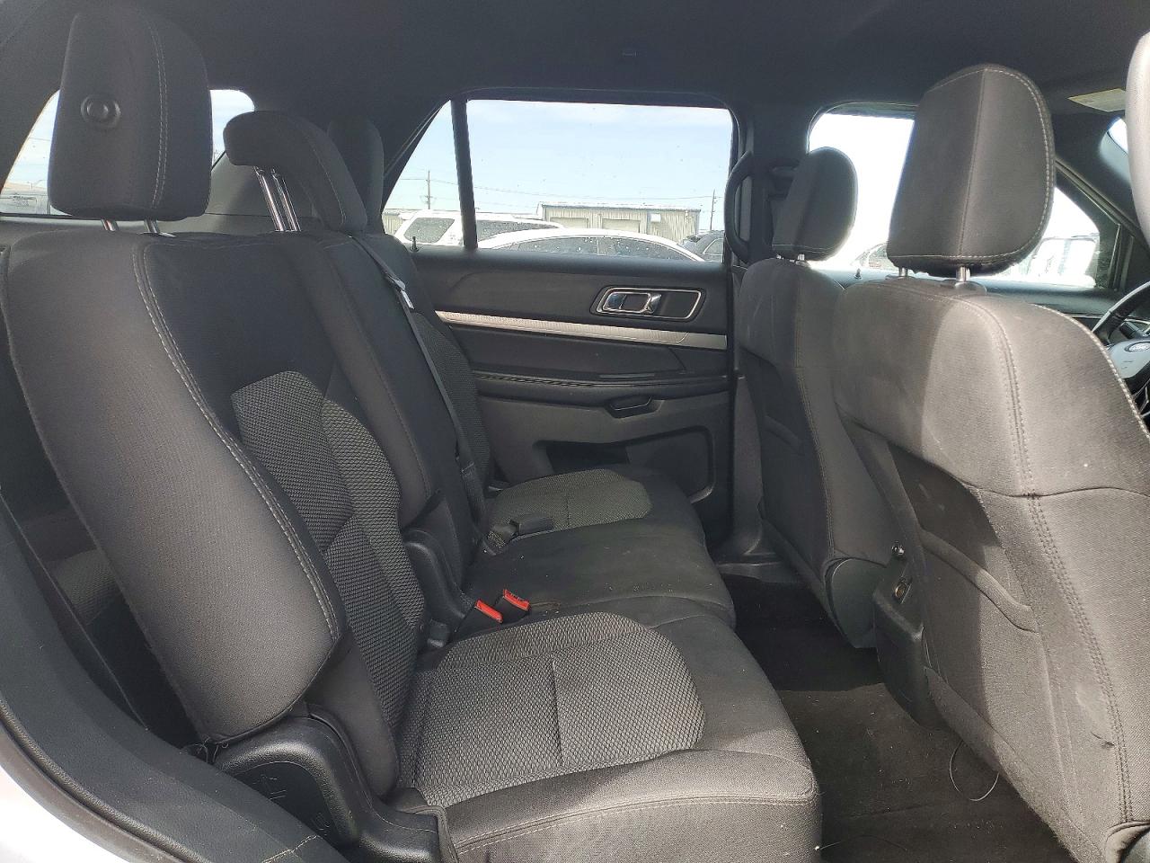 2018 FORD EXPLORER XLT photo 31