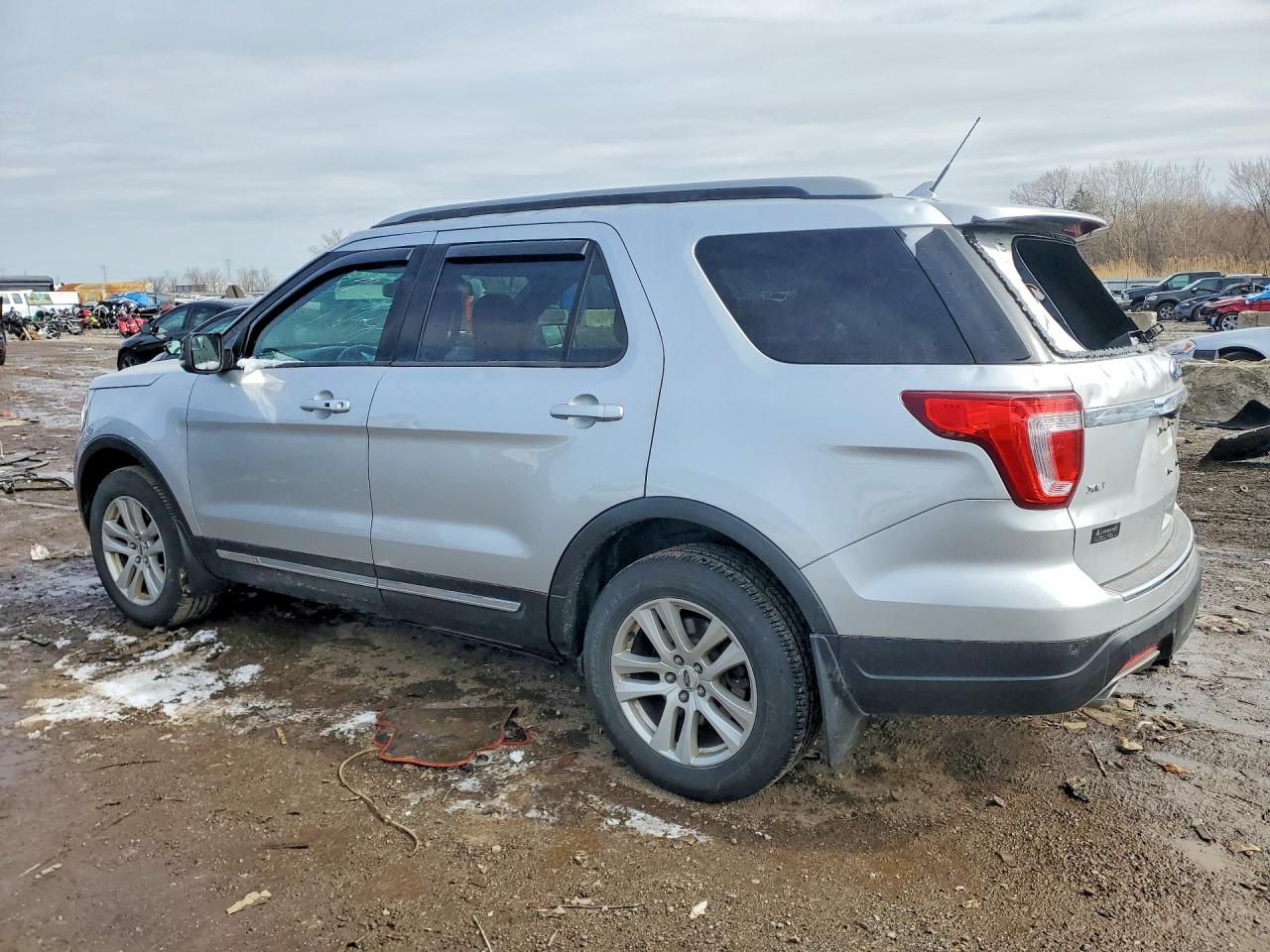 2018 FORD EXPLORER XLT photo 4