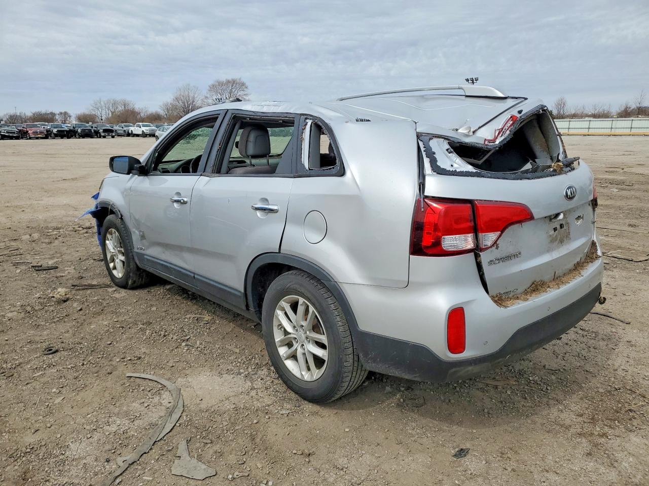 2015 KIA SORENTO LX photo 4