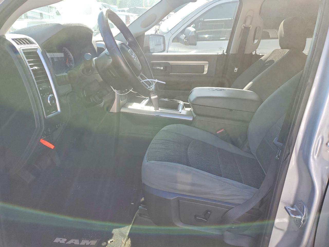 2014 RAM 1500 SLT photo 13
