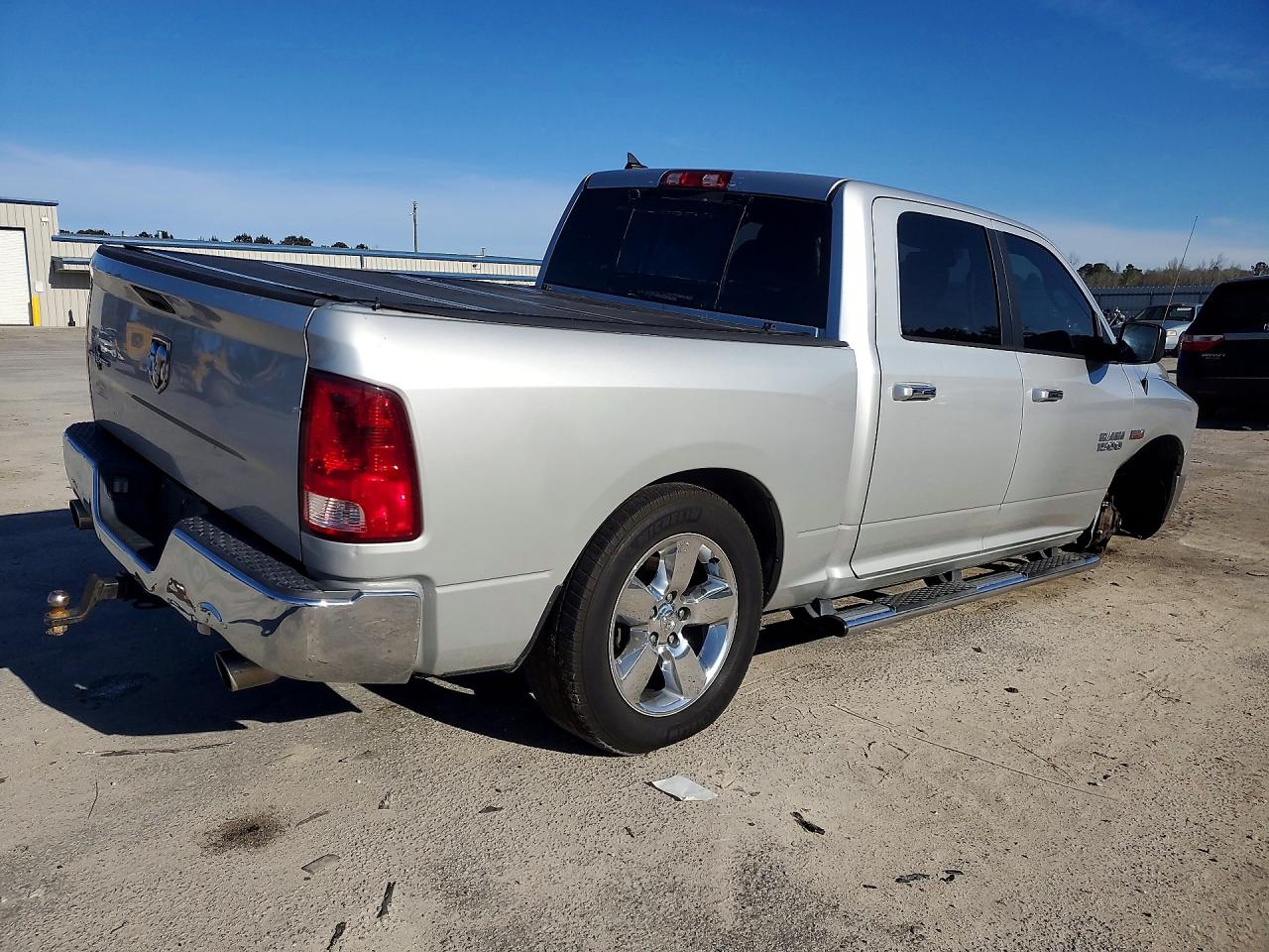 2014 RAM 1500 SLT photo 5
