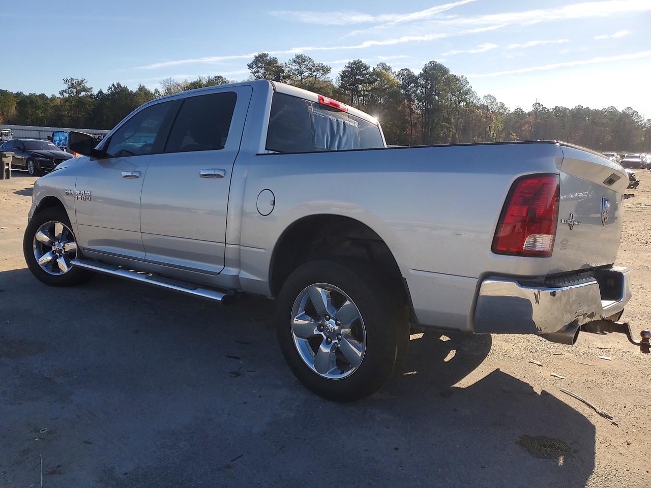 2014 RAM 1500 SLT photo 3