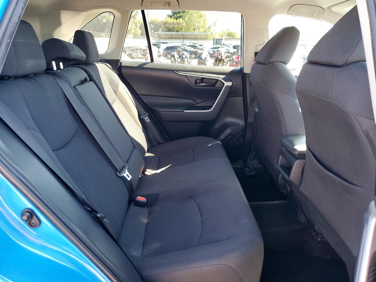 2019 TOYOTA RAV4 LE photo 31