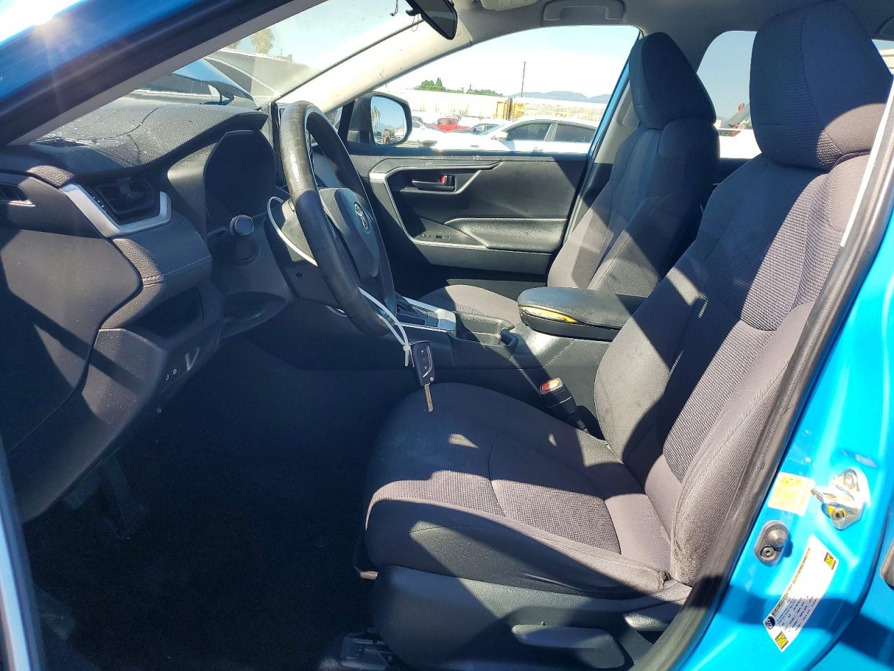 2019 TOYOTA RAV4 LE photo 19