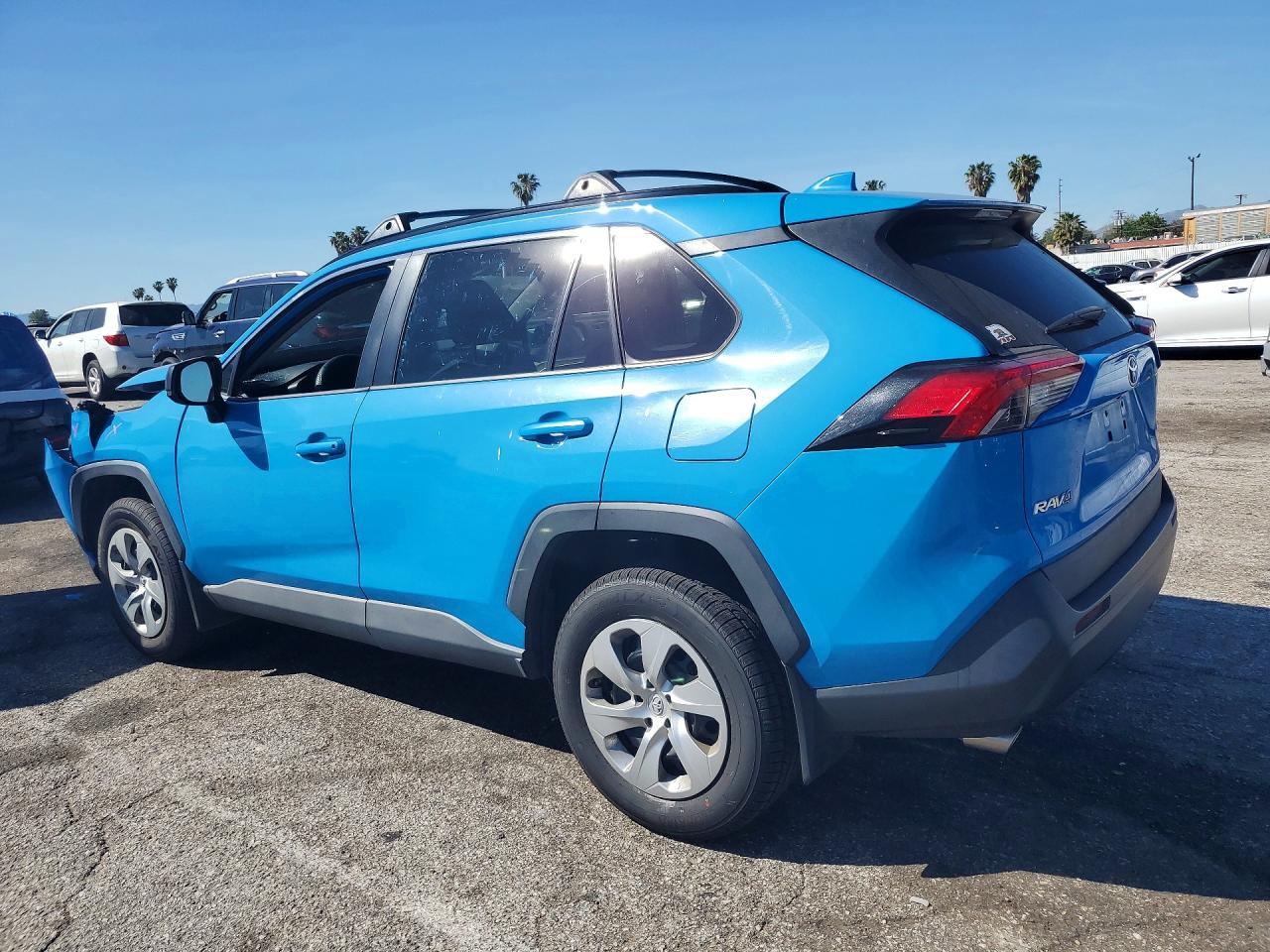 2019 TOYOTA RAV4 LE photo 4