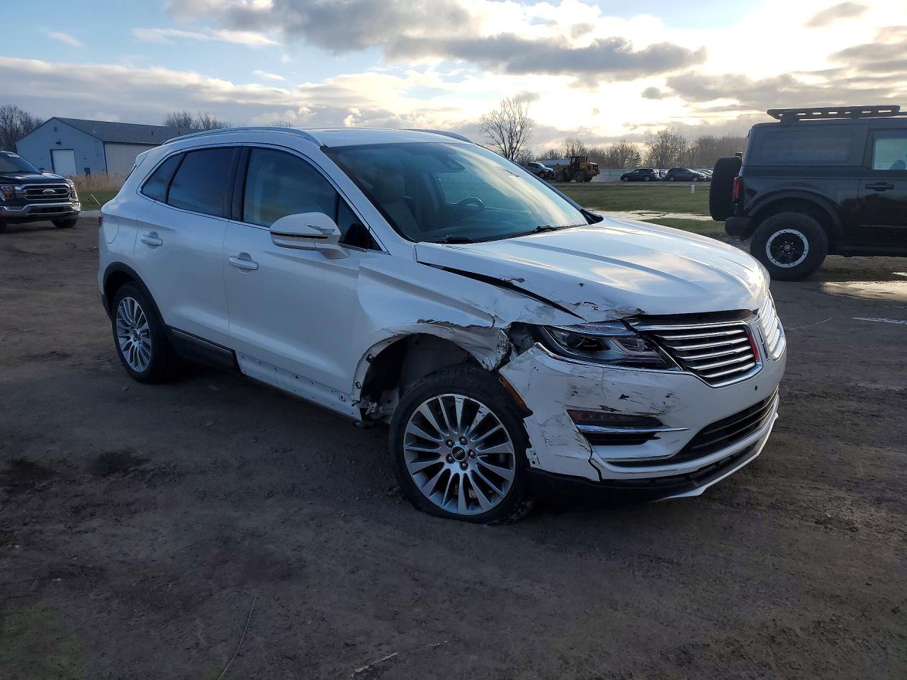 2017 LINCOLN MKC RESERVE photo 4