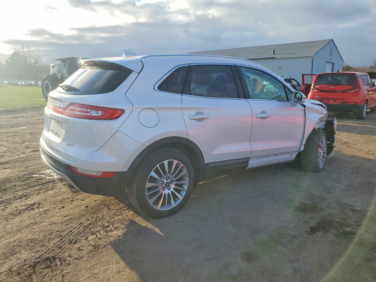 2017 LINCOLN MKC RESERVE photo 3