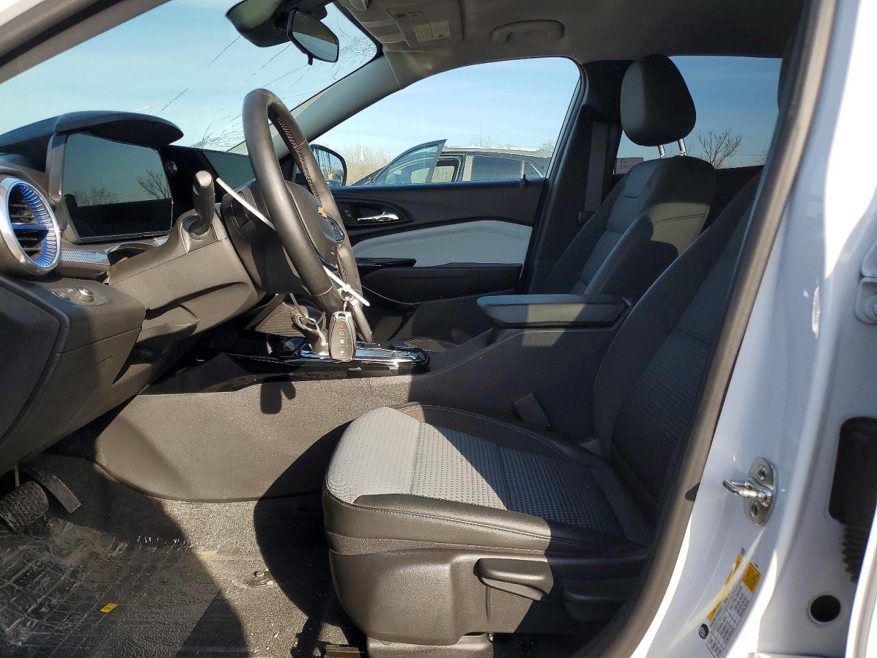2025 CHEVROLET TRAX 1LT photo 13