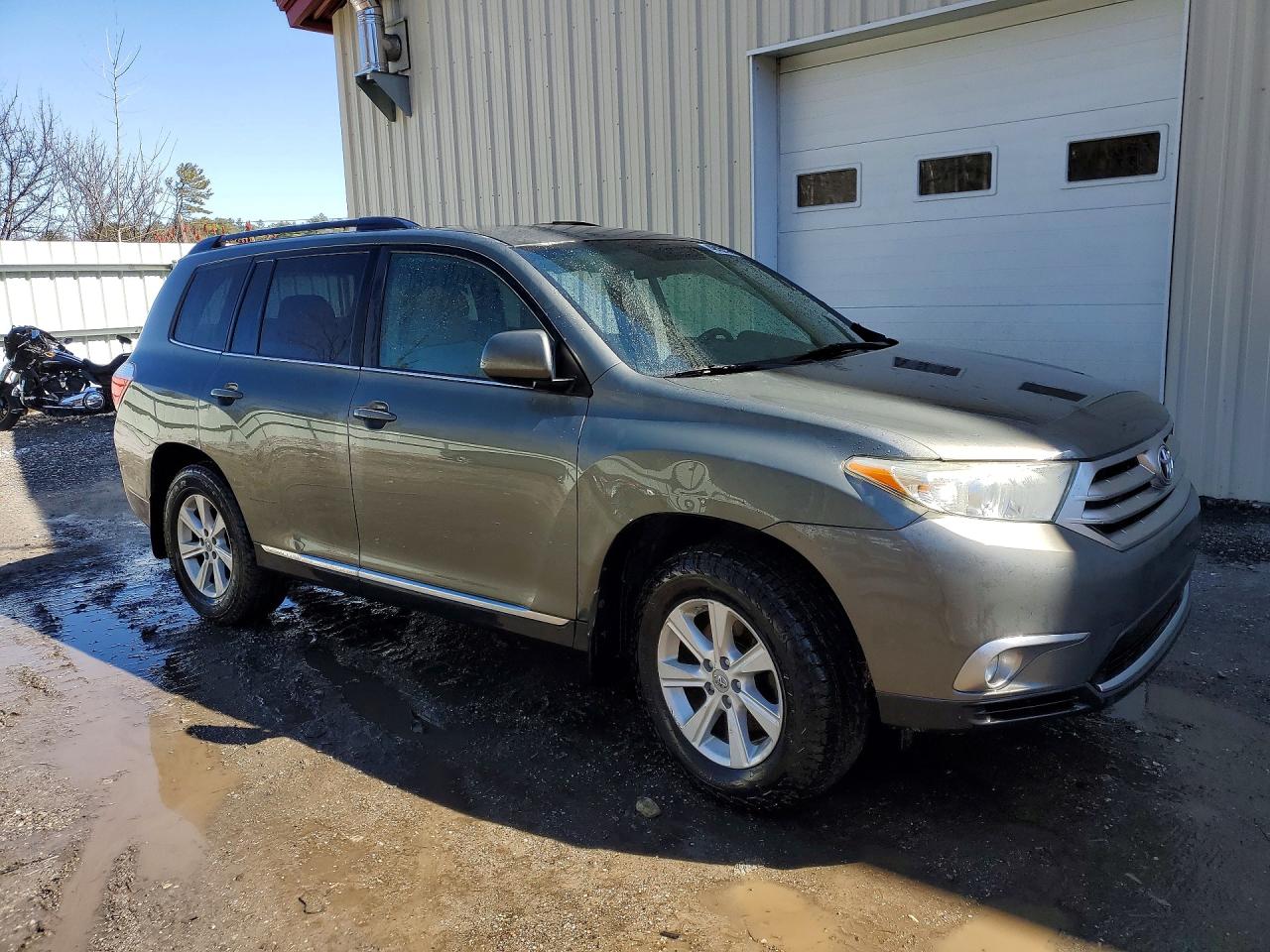 2011 TOYOTA HIGHLANDER BASE photo 10