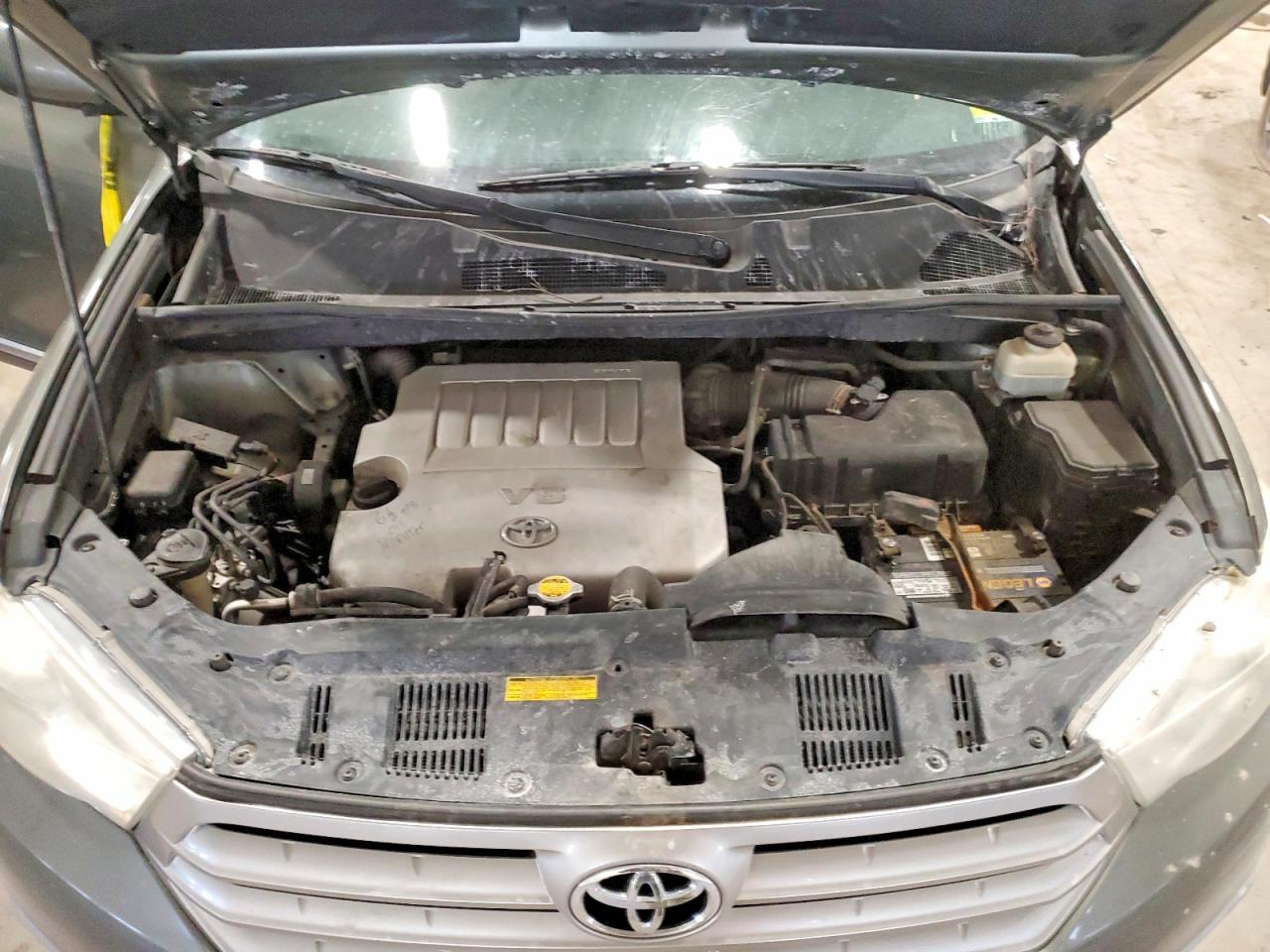 2011 TOYOTA HIGHLANDER BASE photo 34