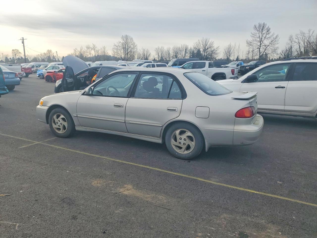 2001 TOYOTA COROLLA photo 4