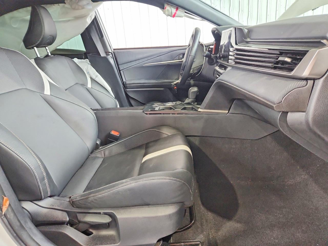 2025 TOYOTA CAMRY SE photo 13