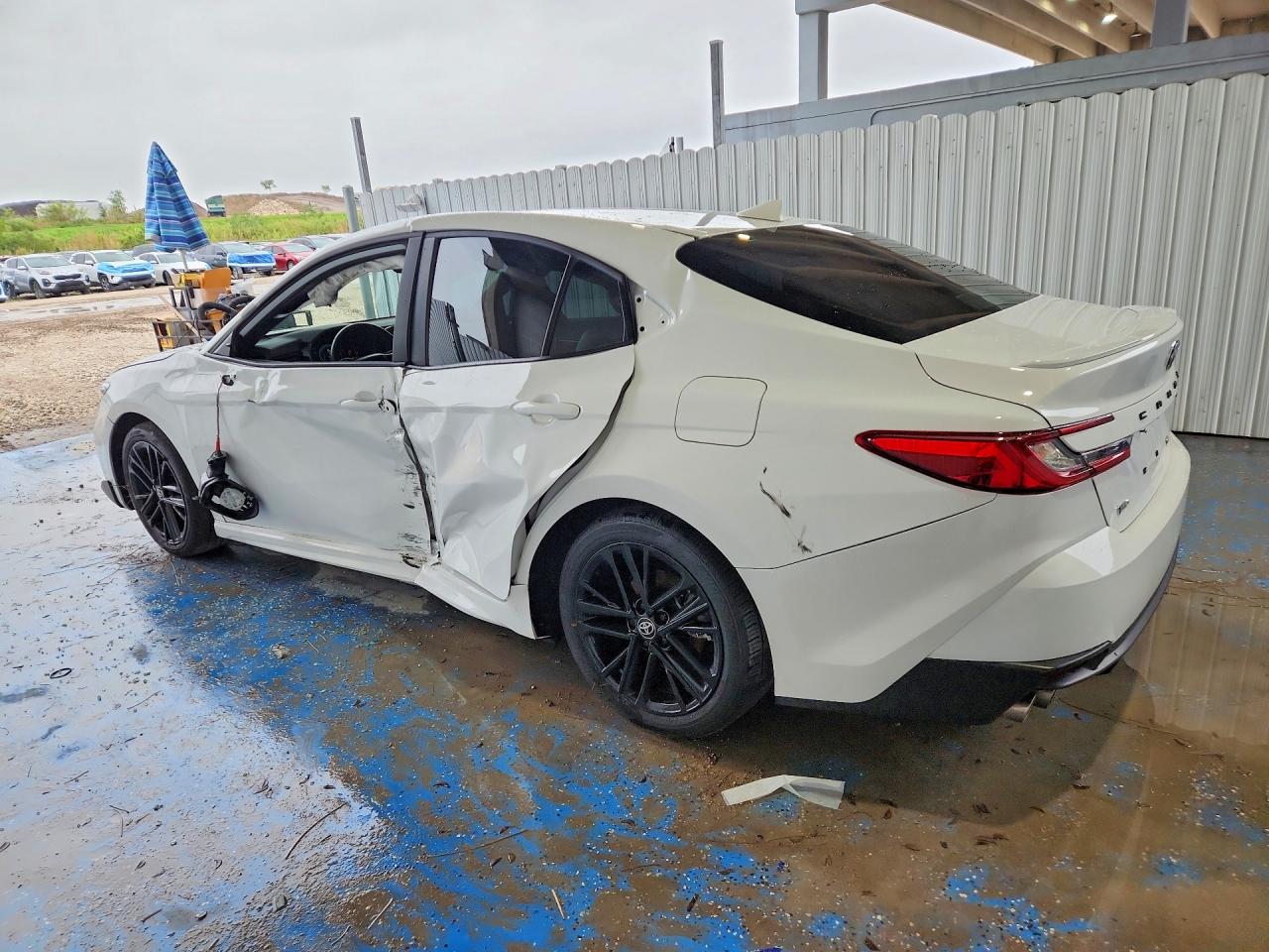 2025 TOYOTA CAMRY SE photo 3