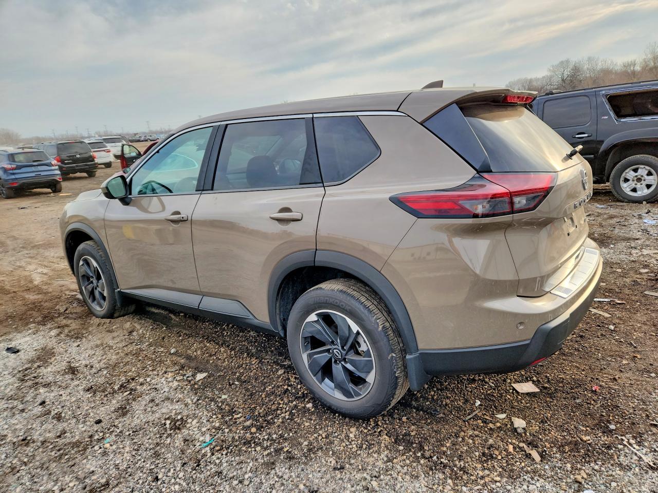 2025 NISSAN ROGUE SV photo 4
