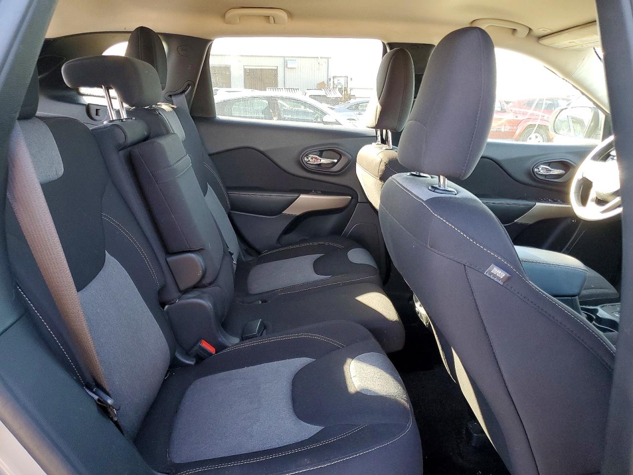 2018 JEEP CHEROKEE LATITUDE photo 28