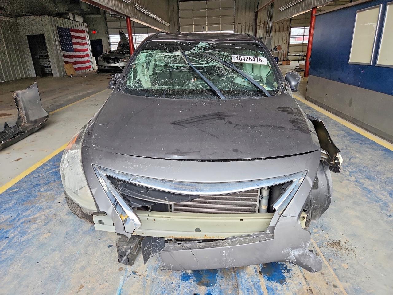 2019 NISSAN VERSA SV photo 5