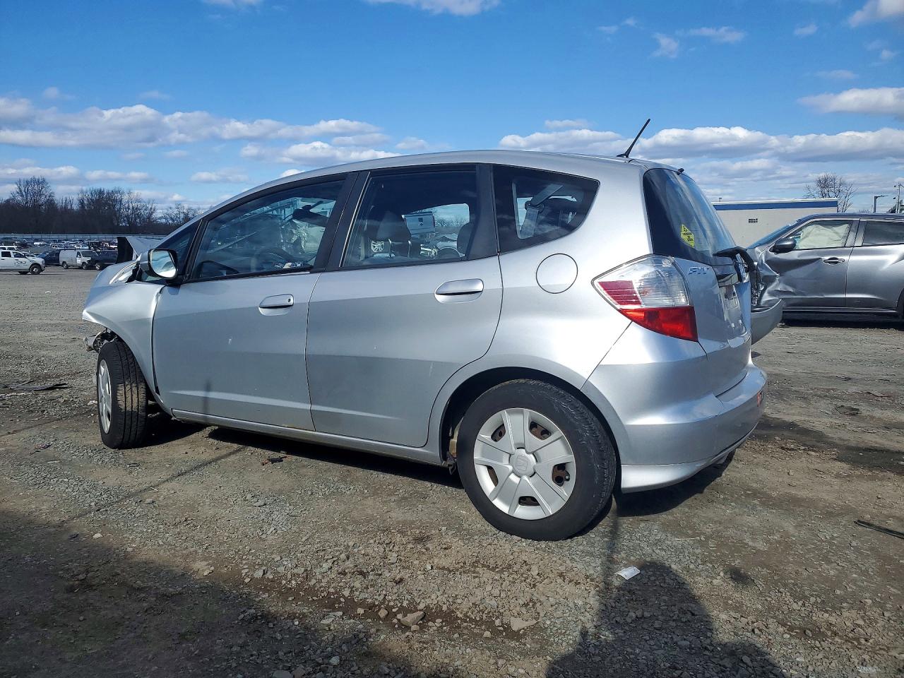 2013 HONDA FIT photo 2