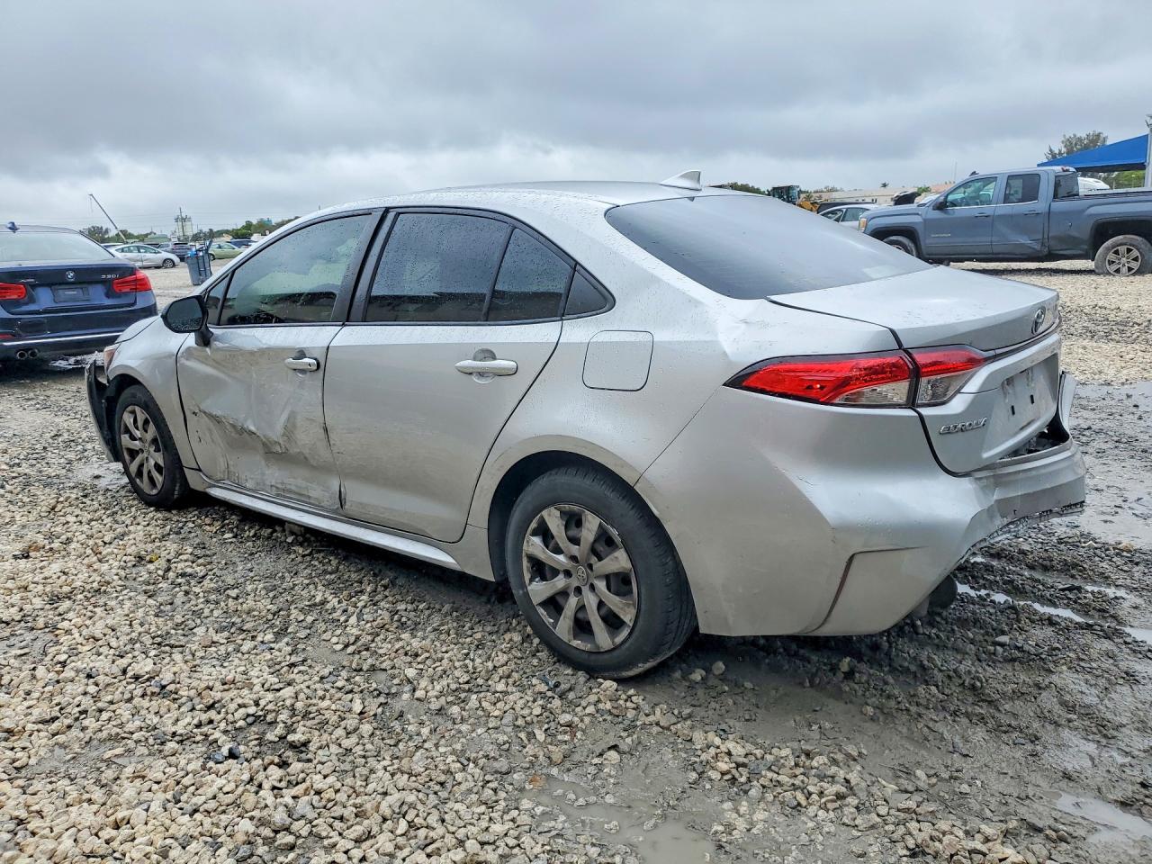 2020 TOYOTA COROLLA LE photo 4