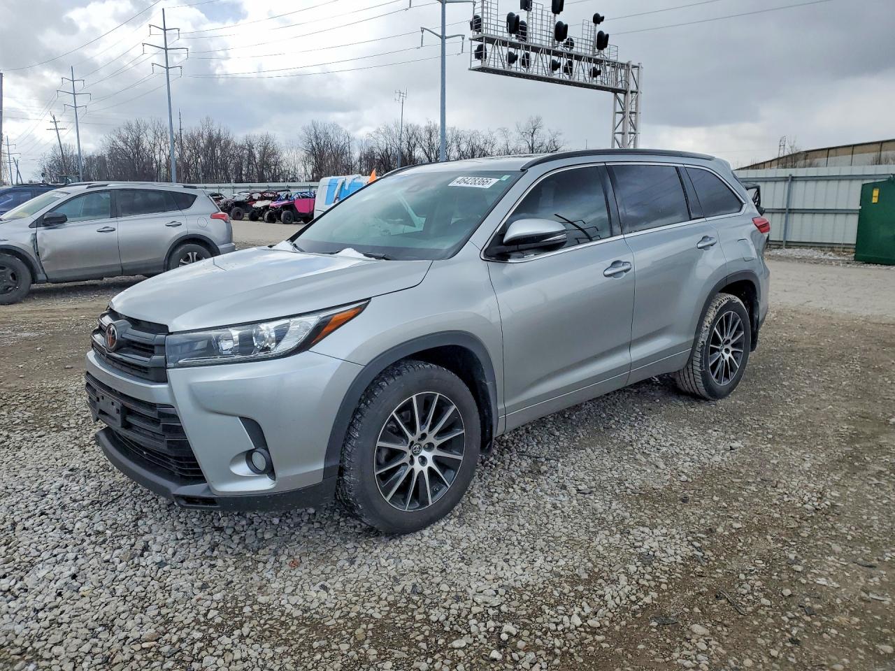 2017 TOYOTA HIGHLANDER