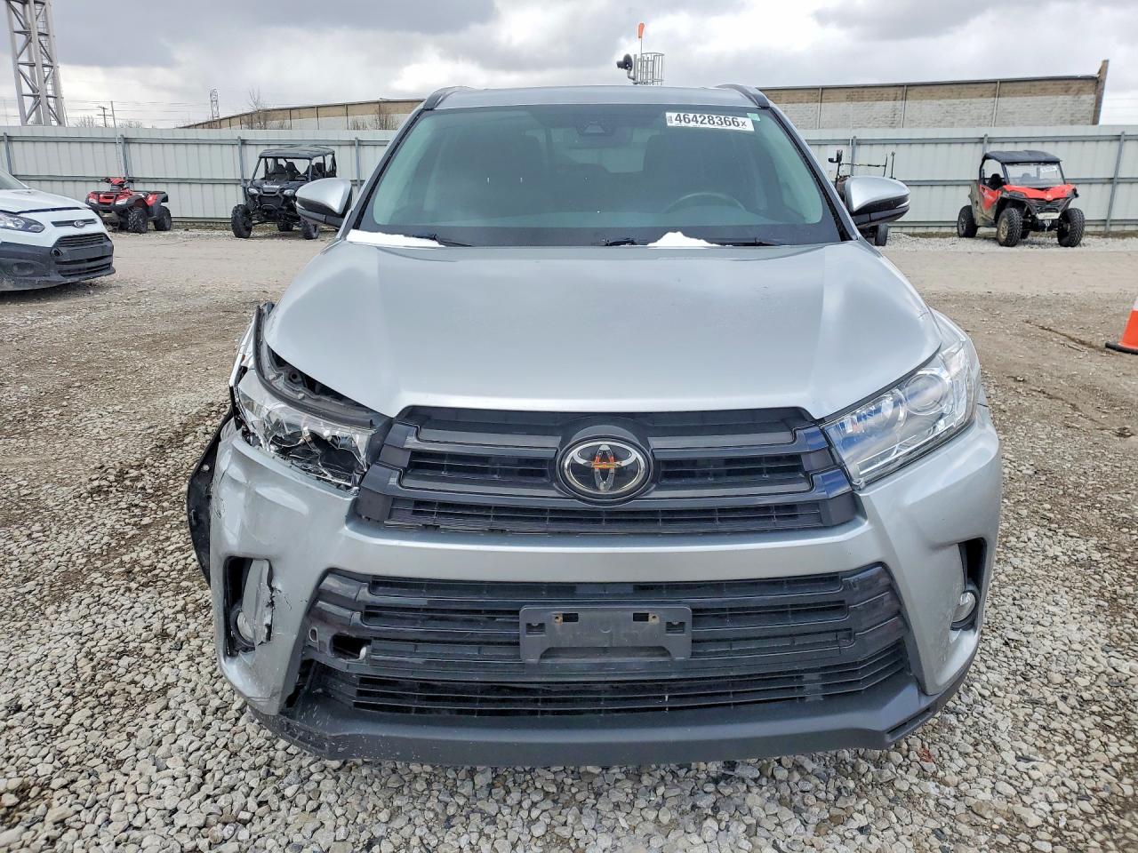 2017 TOYOTA HIGHLANDER SE photo 5