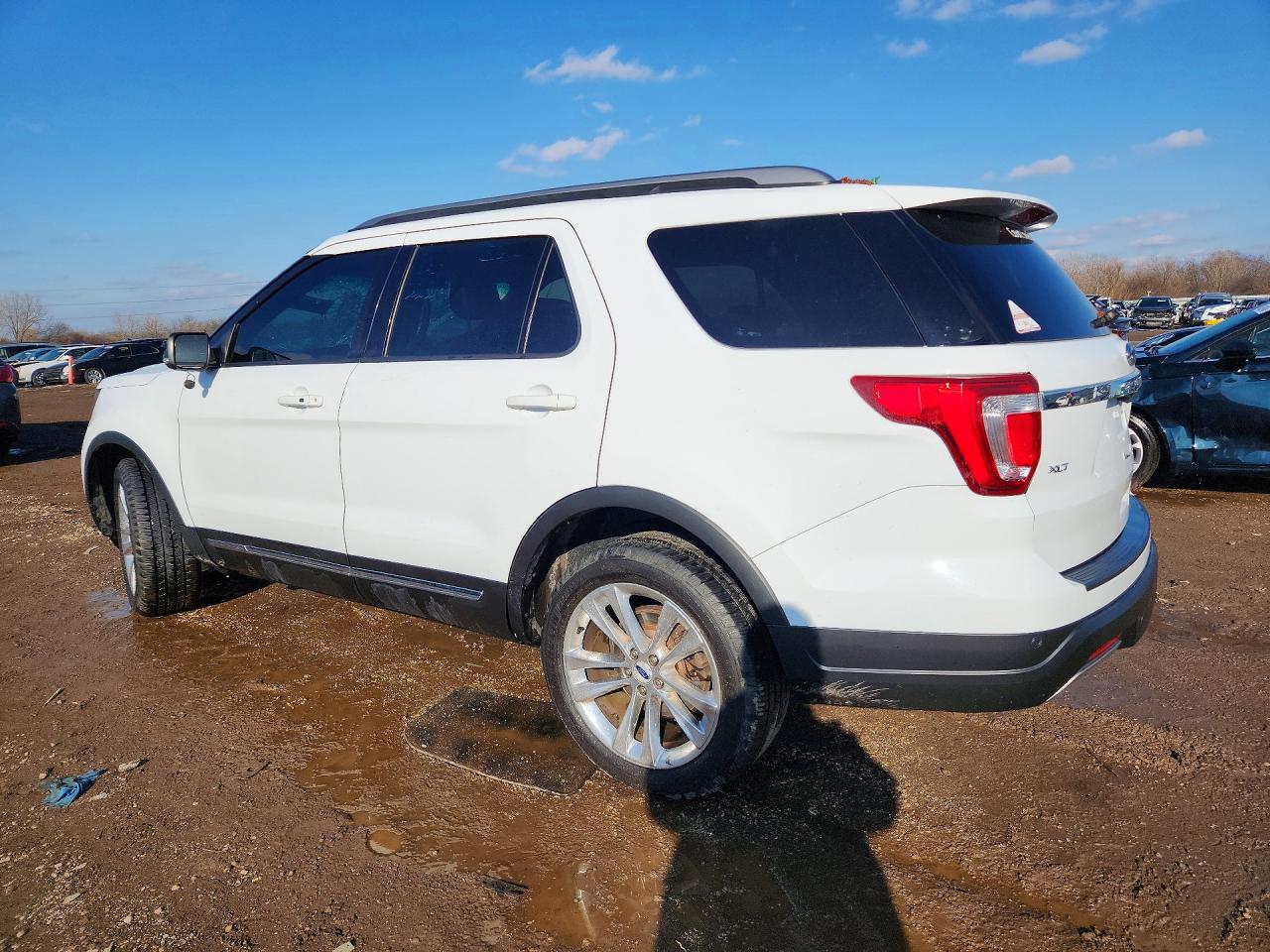 2019 FORD EXPLORER XLT photo 2