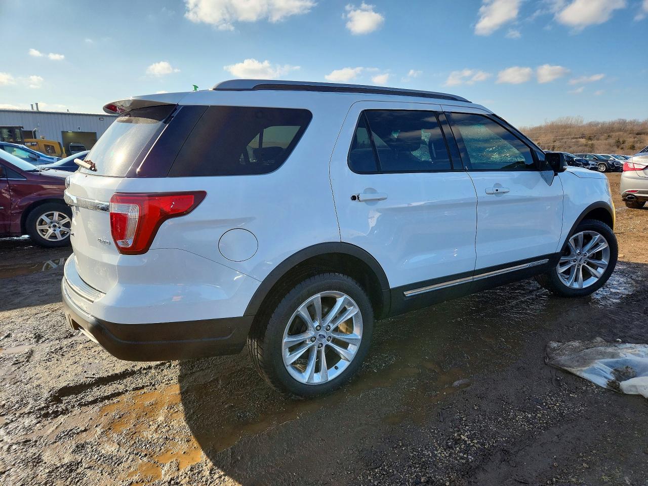 2019 FORD EXPLORER XLT photo 3