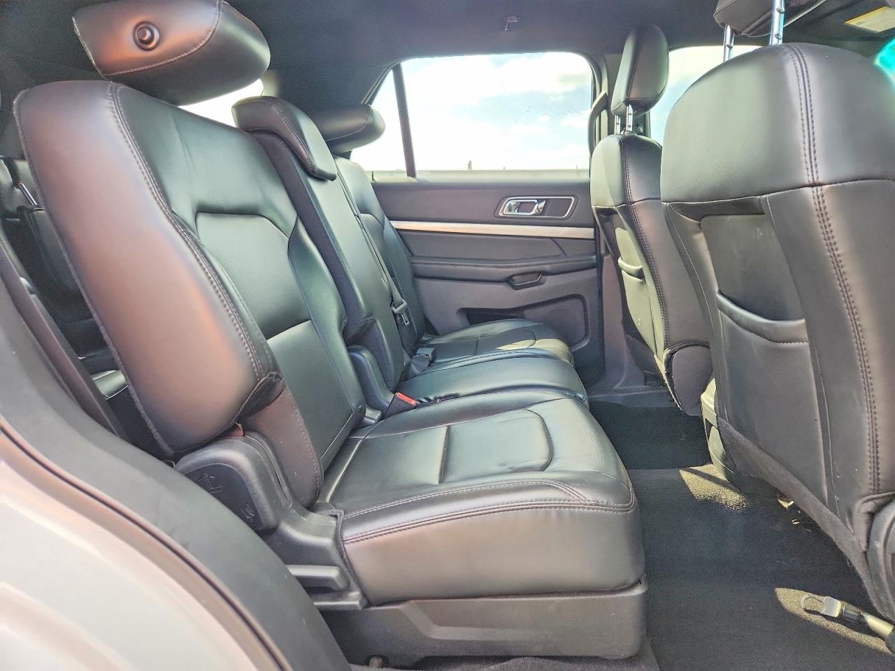 2019 FORD EXPLORER XLT photo 11