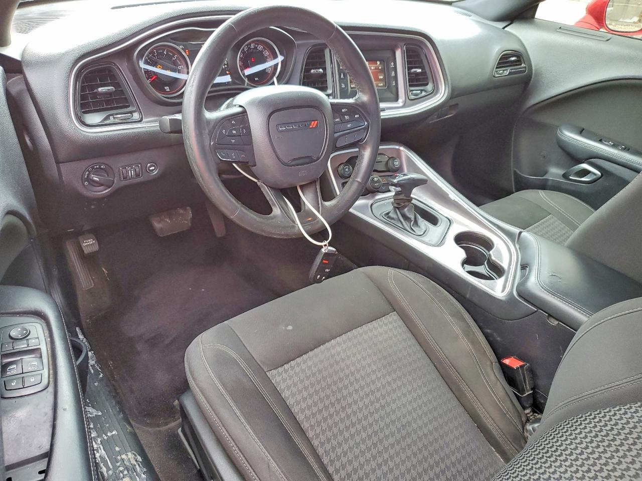 2016 DODGE CHALLENGER SXT photo 22