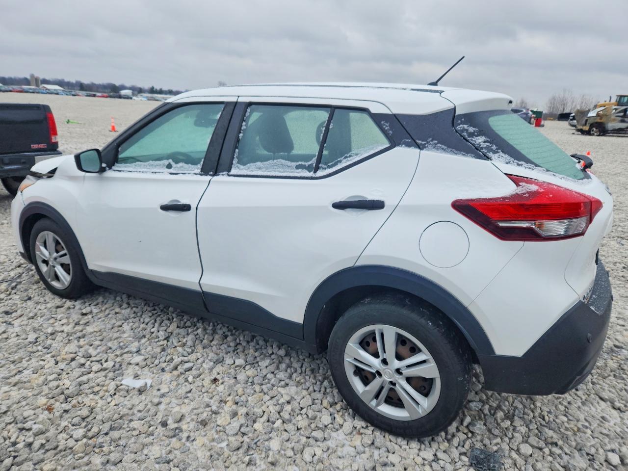 2020 NISSAN KICKS S photo 3