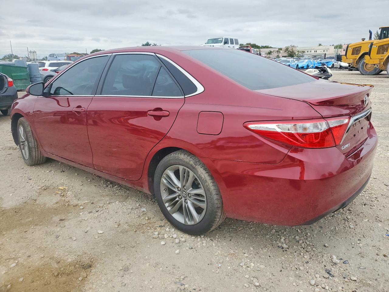2017 TOYOTA CAMRY SE photo 3