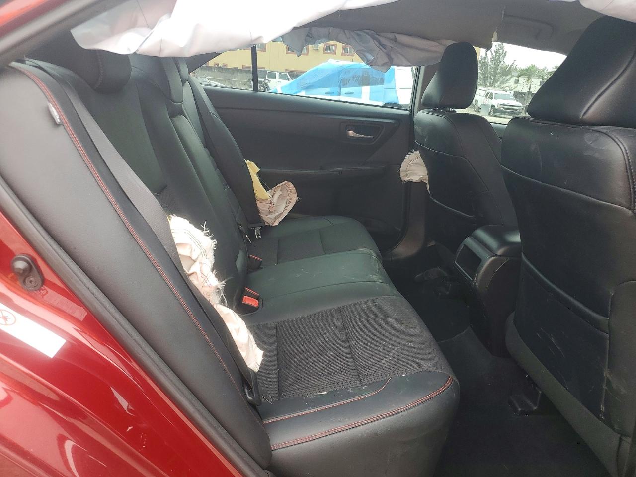 2017 TOYOTA CAMRY SE photo 19