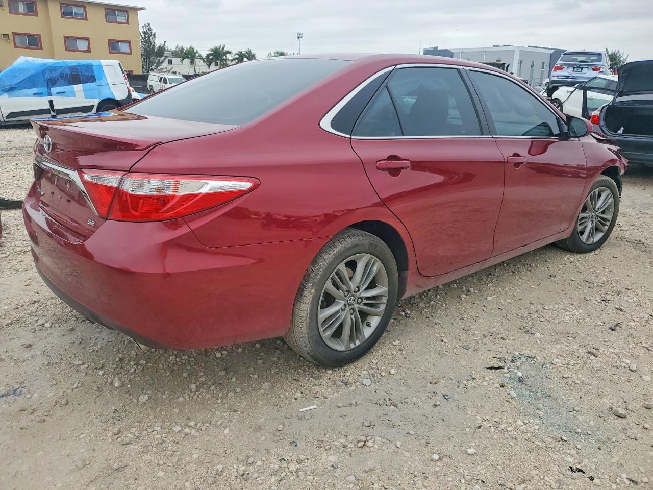 2017 TOYOTA CAMRY SE photo 5