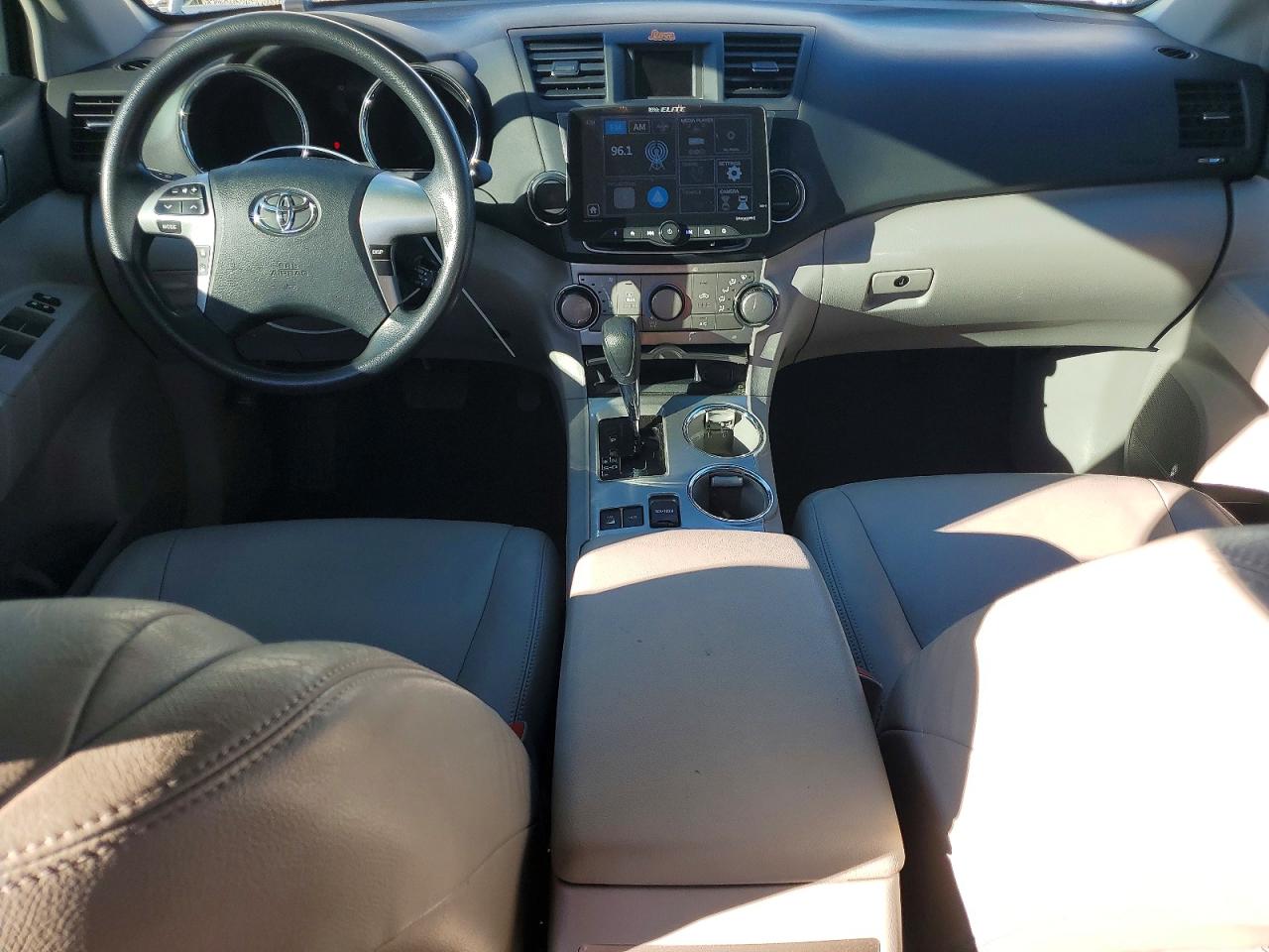 2013 TOYOTA HIGHLANDER PLUS photo 8