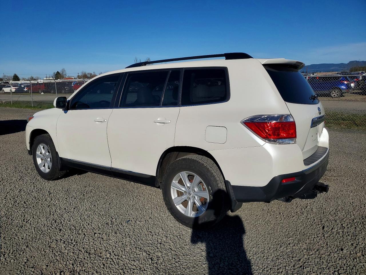 2013 TOYOTA HIGHLANDER PLUS photo 2
