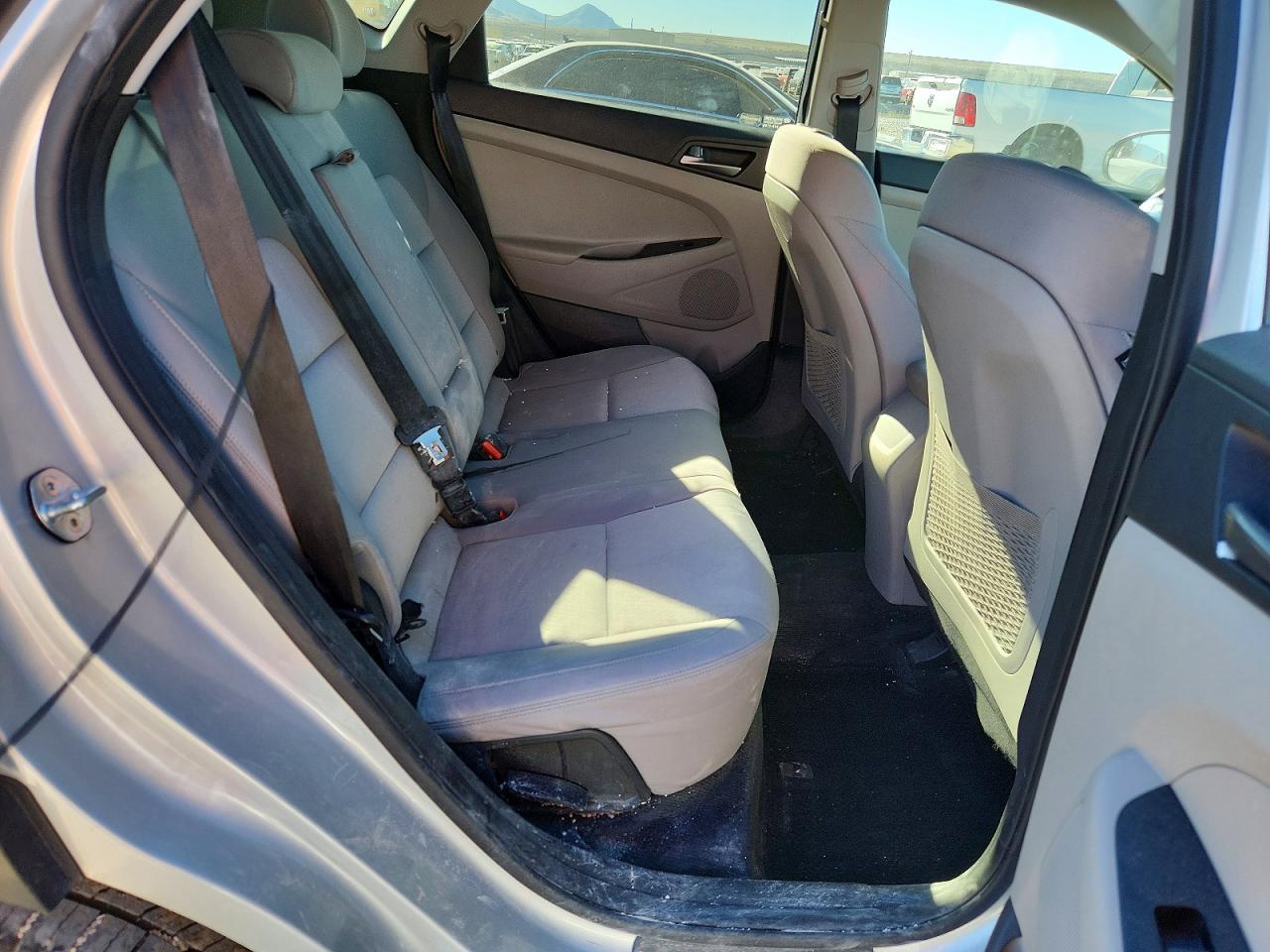 2017 HYUNDAI TUCSON SE photo 10