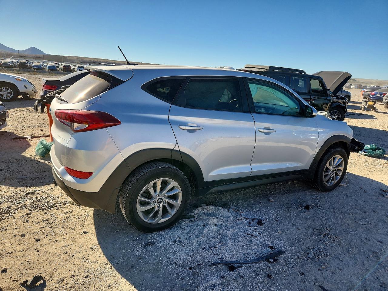2017 HYUNDAI TUCSON SE photo 3