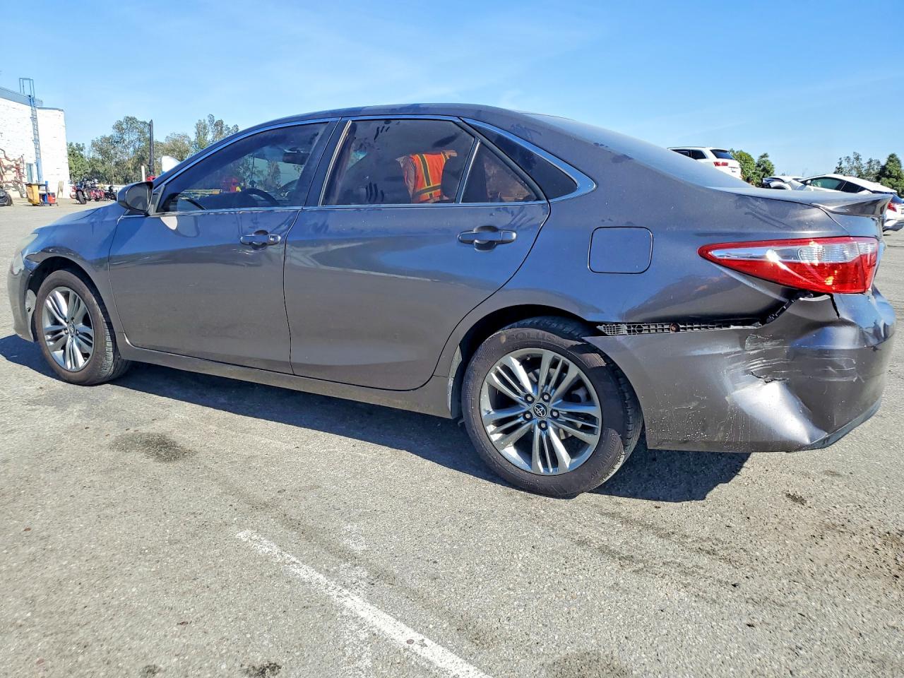 2015 TOYOTA CAMRY SE photo 2