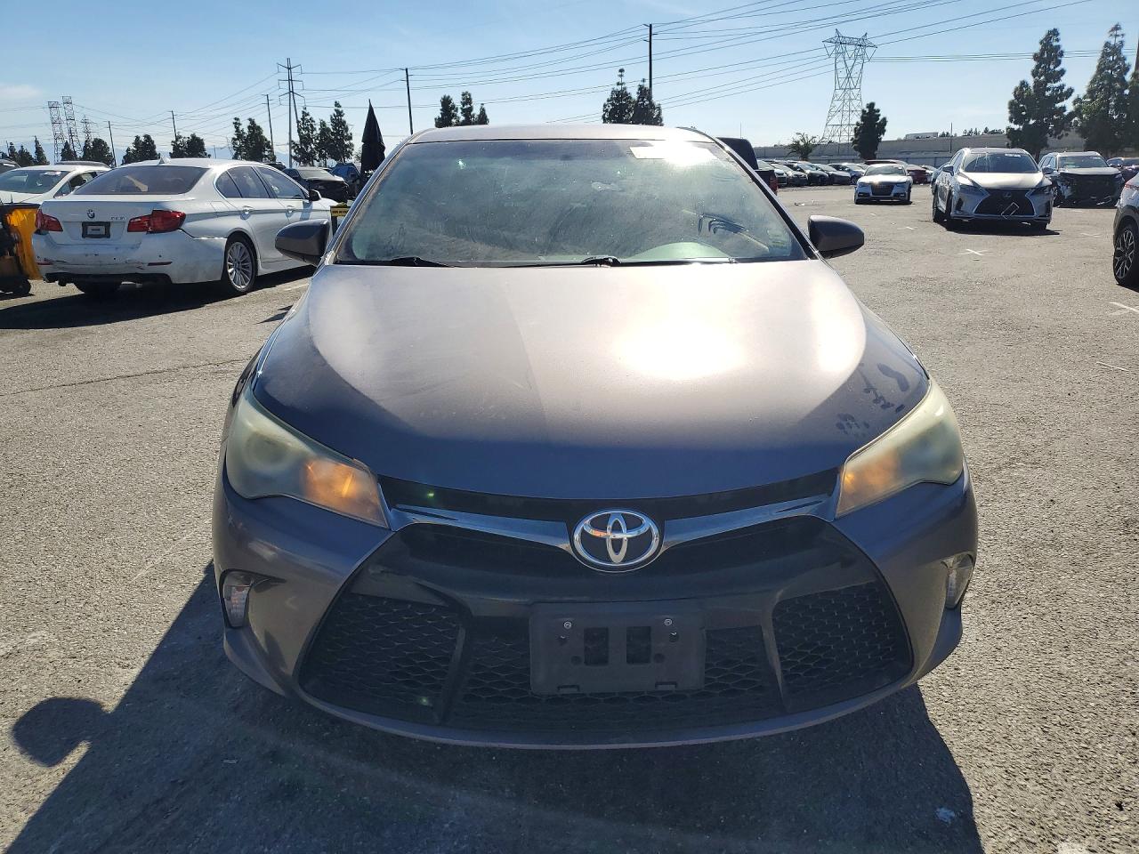 2015 TOYOTA CAMRY SE photo 5