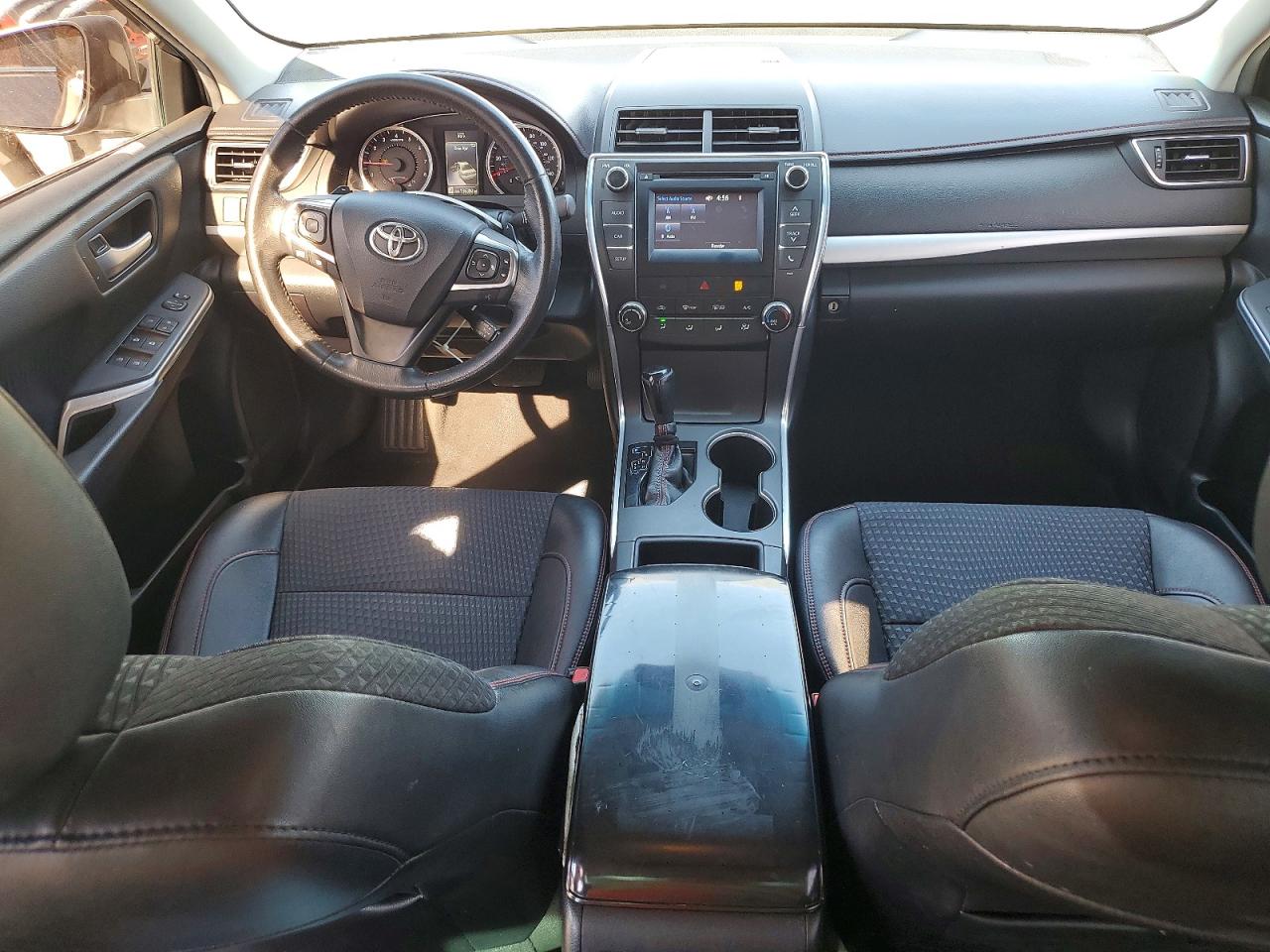 2015 TOYOTA CAMRY SE photo 8